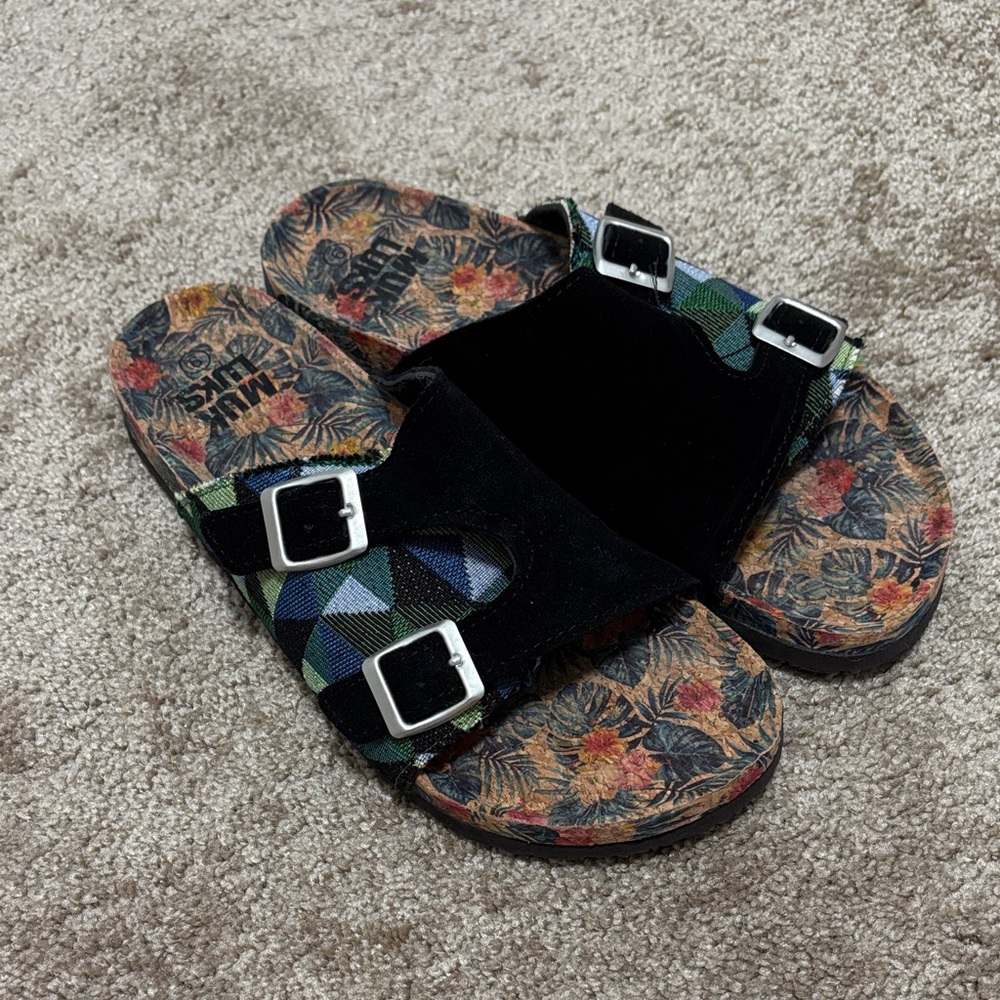 Muk Luks Black shades of green/blue. Size 9 worn once